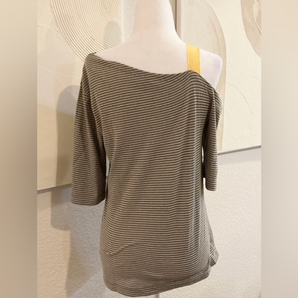 Sundance Off Shoulder Gray and White Stripe Tee Size XS Extra Small 2 - Picture 4 of 9